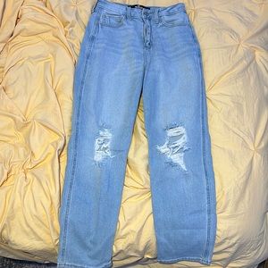 Hollister high rise mom jean size 1s